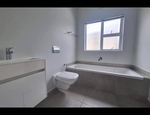 3 BEDROOM APARTMENT FOR SALE IN MANOR ESTATES